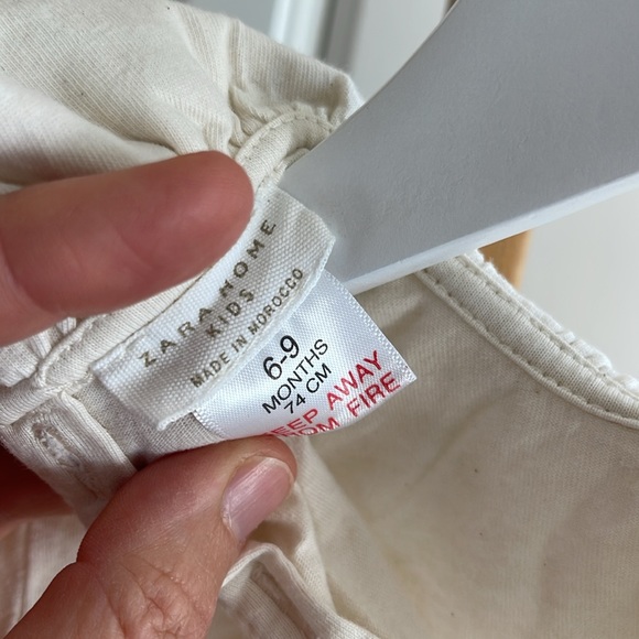 Zara Beige 6-9 onesie with beautiful detail on collar Worn only 2 times - Picture 3 of 3
